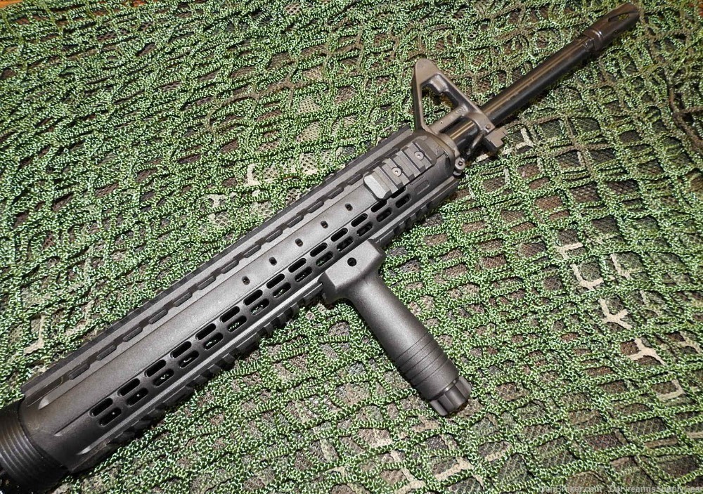 AR-15 / M-16A3 Complete Upper Receiver w/ IMI Handguard & Forward Grip-img-1