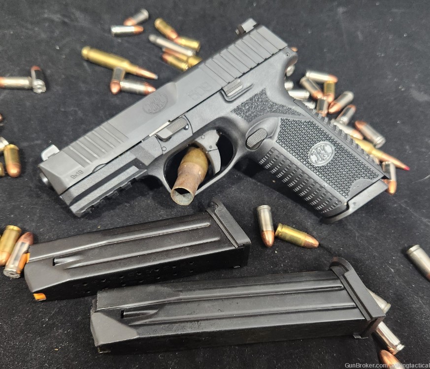 FN 509 9mm Pistol, Like New, Aggressive Grip, 3 Mags Included-img-3