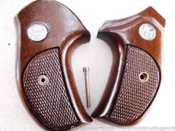 Sile Walnut Combat Grips for S&W J Round Smith & Wesson Banana type sil711-img-11