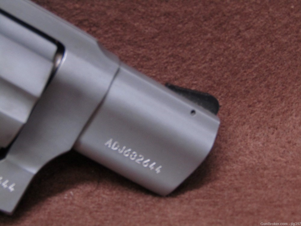 Taurus 856 38 SPL 6 Shot Double Action Revolver Like New-img-4