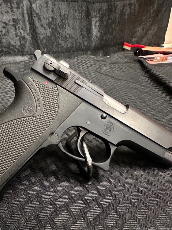 SMITH AND WESSON MODEL 3409. 9MM. GREAT CONDITION!-img-2
