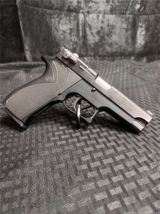 SMITH AND WESSON MODEL 3409. 9MM. GREAT CONDITION!-img-0