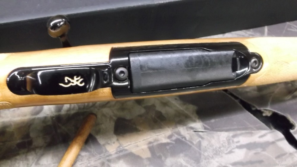 Browning X-Bolt Medallion Maple RMEF .300 WIN 2015 1 of 425-img-8