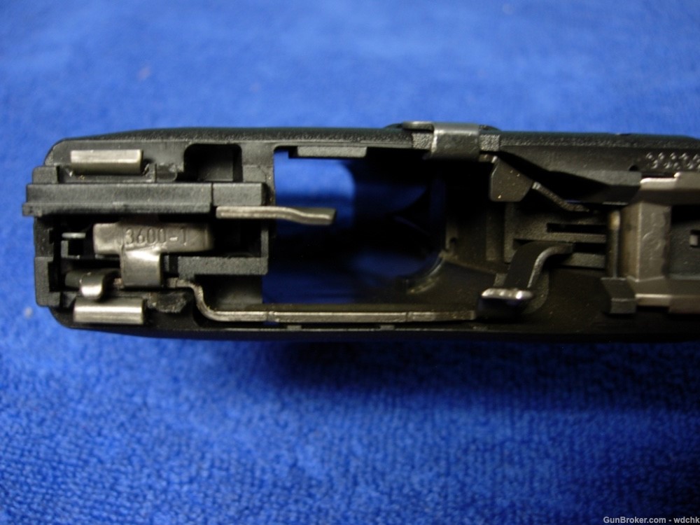 Glock 19 Gen 4 G19 Very Good 3) 10 Rd mags original case & accessories -img-19