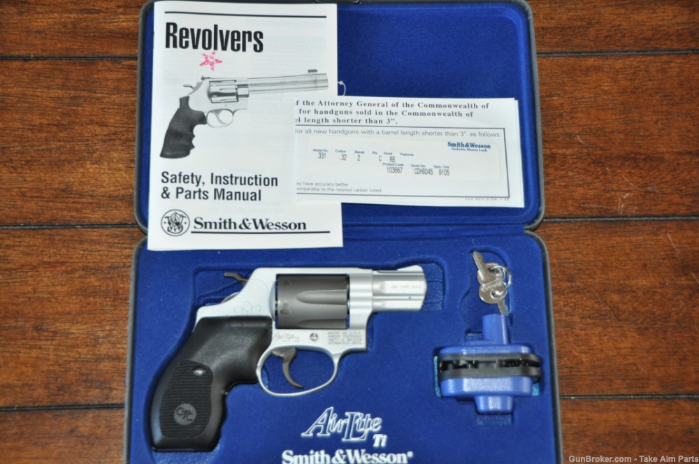 Smith & Wesson 331 Air Lite Titanium 32HR Mag w/ CTC Laser Grips-img-26