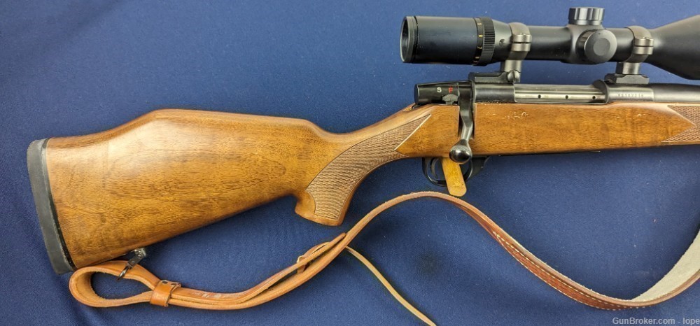 Beautiful Weatherby Vanguard .300 Mag Deluxe w/Scope and Custom Features-img-1