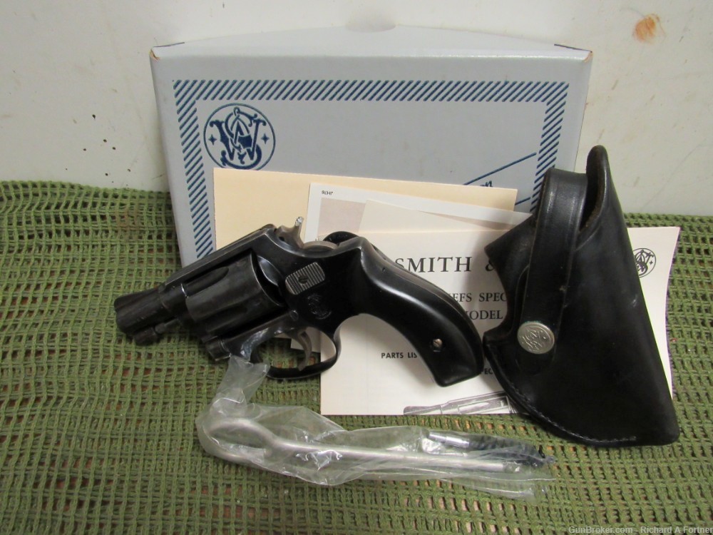 Smith & Wesson S&W Model 36 Chiefs Special .38 Spl. 2" Flat Latch-img-0