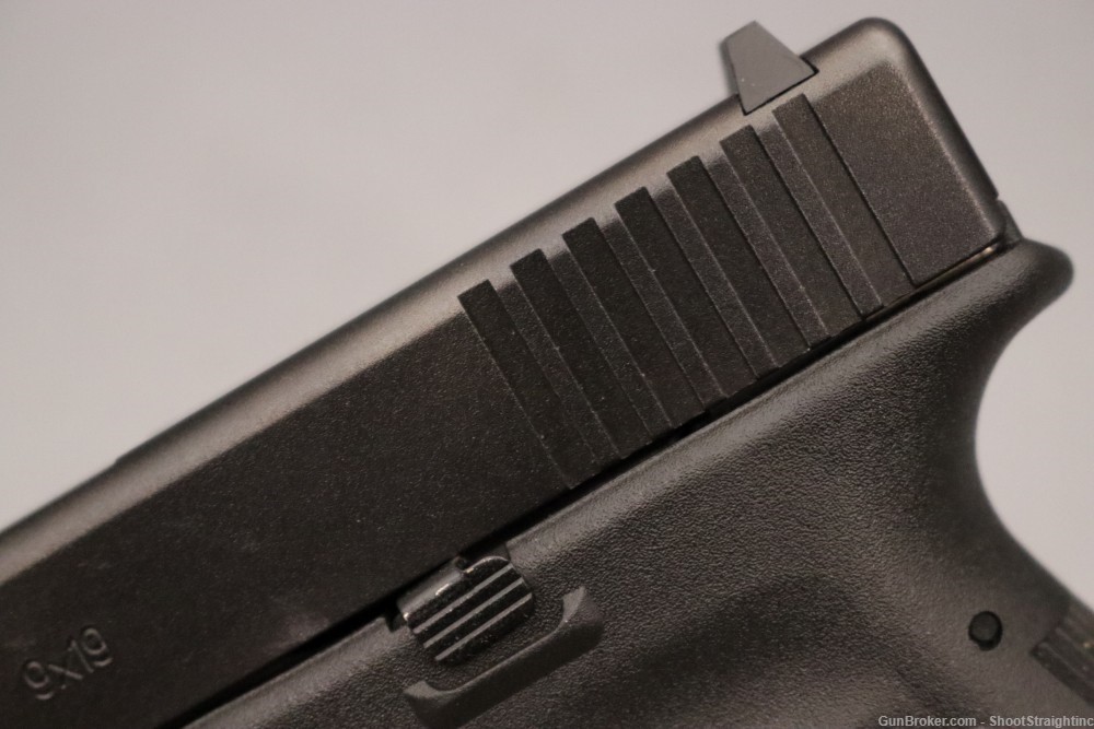 Glock G19 Gen3 9mm 4.02" w/ Case -img-27