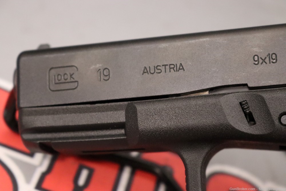 Glock G19 Gen3 9mm 4.02" w/ Case -img-29