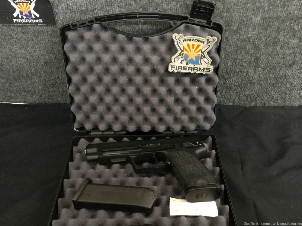 Heckler & Koch USP Expert SemiAuto Handgun 9mm w/ Box & 2 Mags-img-0