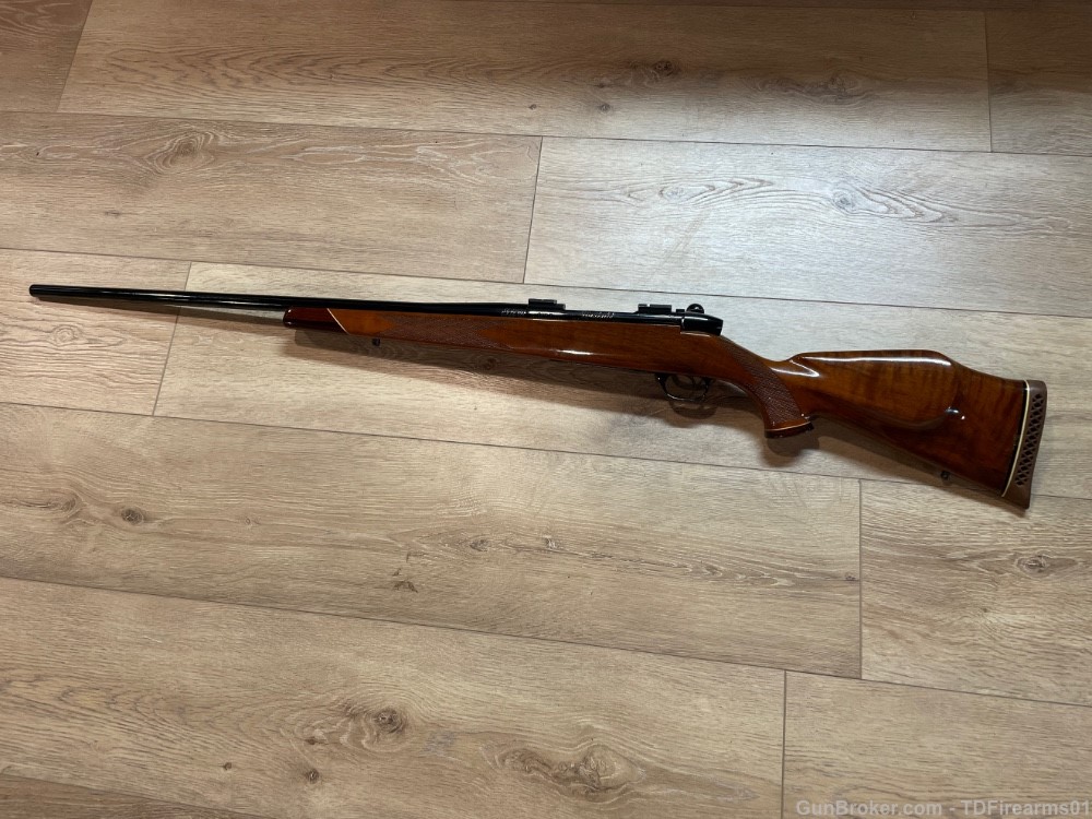 Weatherby Mark V deluxe .378 weatherby 26" gloss walnut stock -img-1