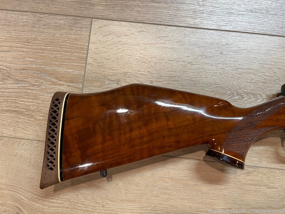 Weatherby Mark V deluxe .378 weatherby 26" gloss walnut stock -img-2