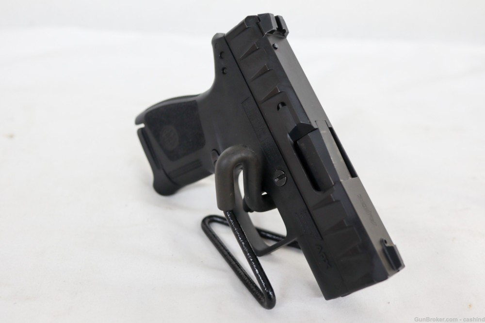Beretta Model APX Carry 9mm 3.07” S.Auto Pistol – Black Polymer Grips -img-4