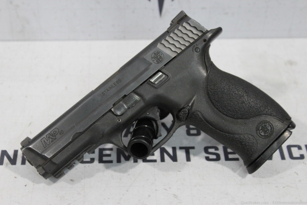 Smith & Wesson M&P40 with Holster-img-17