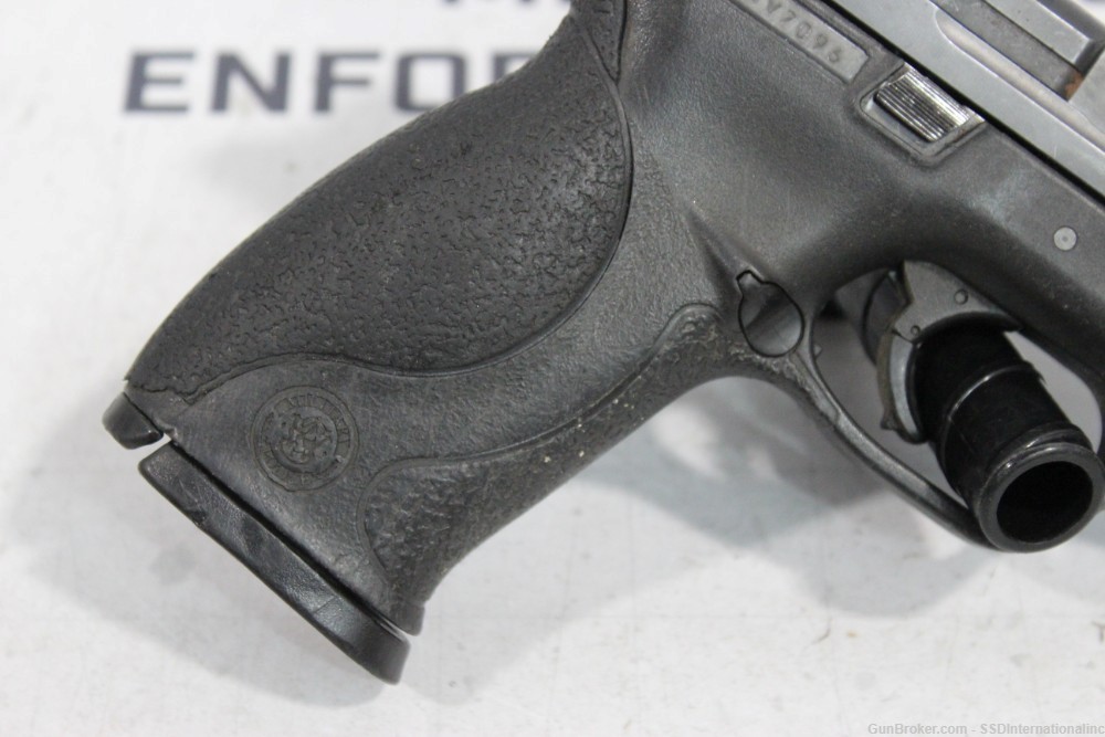 Smith & Wesson M&P40 with Holster-img-13