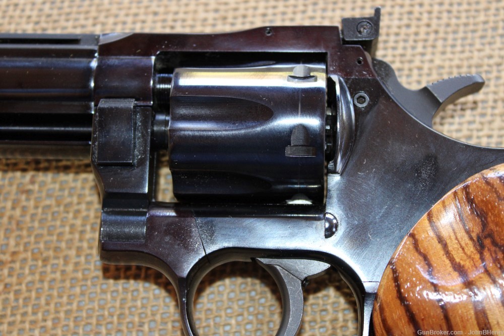 Dan Wesson 22LR Revolver with 4 Barrels, Extra Grips, Belt Buckle , Case -img-10