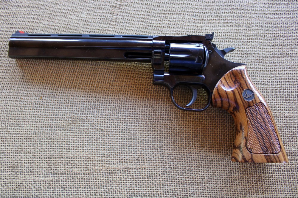 Dan Wesson 22LR Revolver with 4 Barrels, Extra Grips, Belt Buckle , Case -img-8