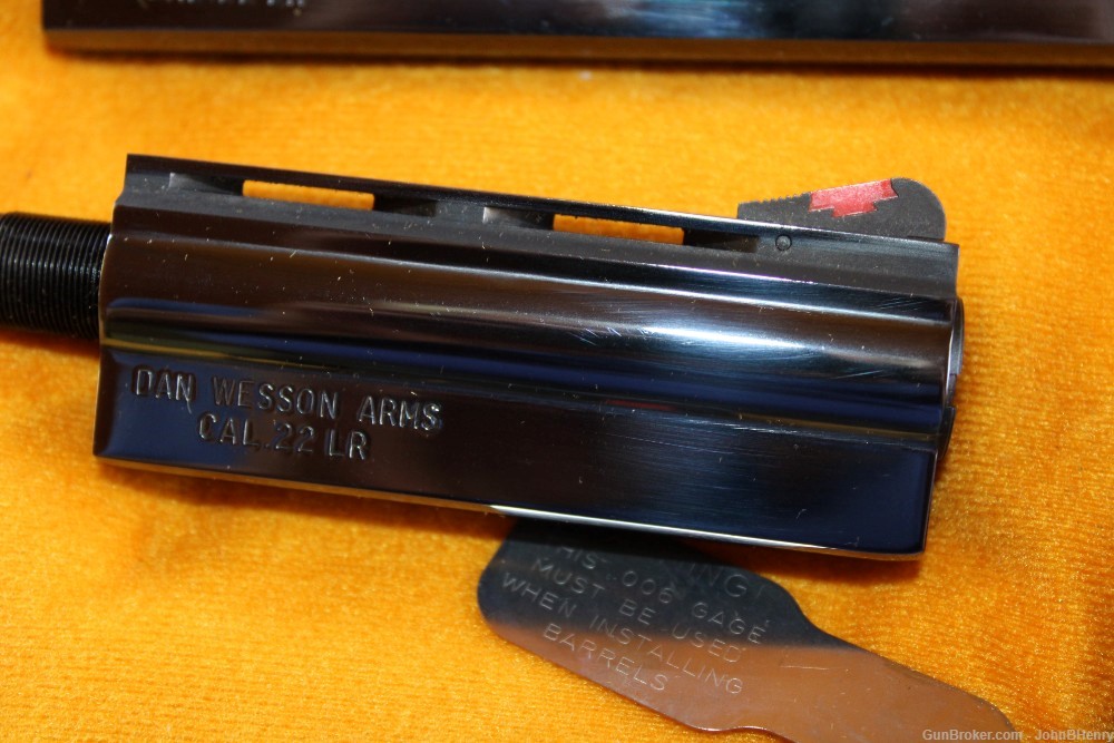 Dan Wesson 22LR Revolver with 4 Barrels, Extra Grips, Belt Buckle , Case -img-2
