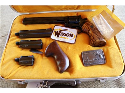 Dan Wesson 22LR Revolver with 4 Barrels, Extra Grips, Belt Buckle , Case 