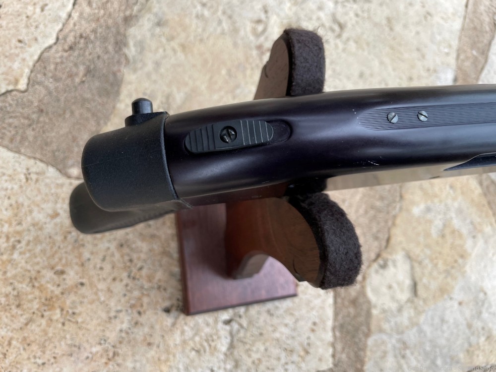Mossberg 500C 20GA pump shotgun-img-9