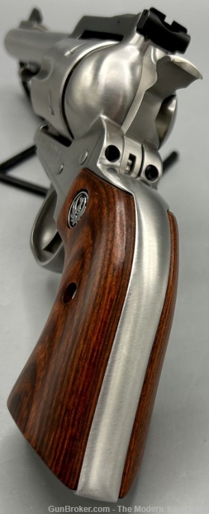 Ruger New Model Super Blackhawk .44 Magnum 5.5" Satin Stainless Steel 44MAG-img-2