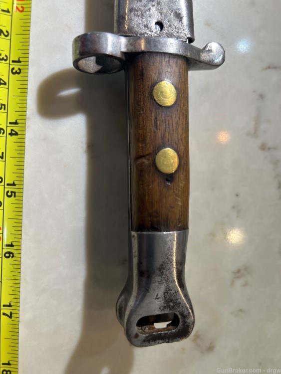 A Victorian Era British Pattern of 1888 bayonet, wrong scabbard -img-6