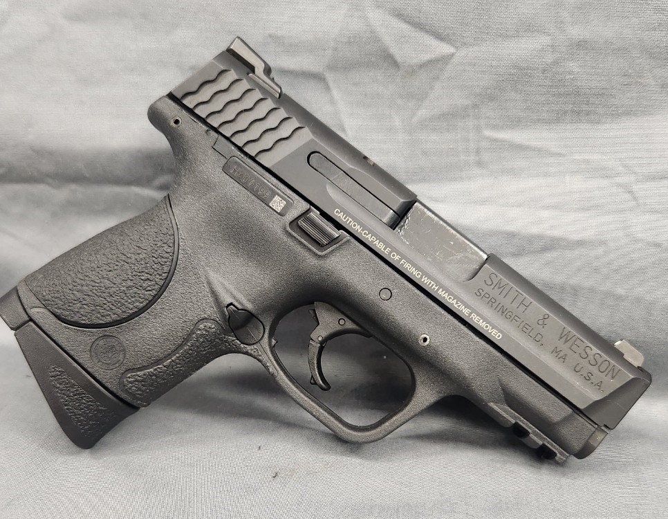 Smith & Wesson M&P40c pistol .40 S&W with box-img-0
