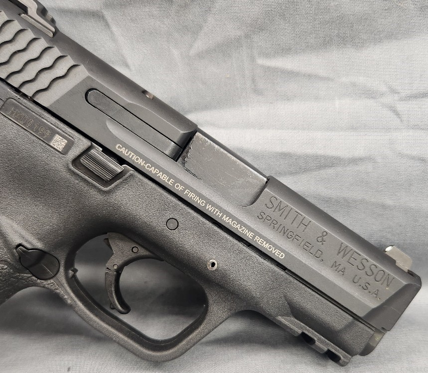 Smith & Wesson M&P40c pistol .40 S&W with box-img-2