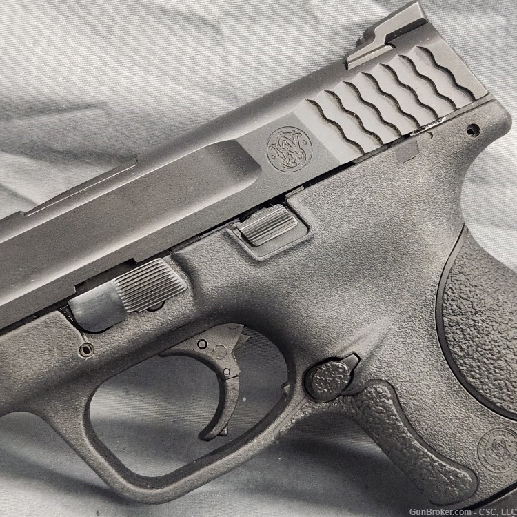 Smith & Wesson M&P40c pistol .40 S&W with box-img-5