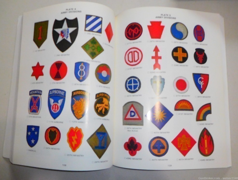 Book Shoulder Sleeve Insignia of the US Armed Forces by Smith-img-0