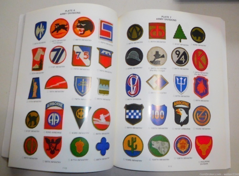 Book Shoulder Sleeve Insignia of the US Armed Forces by Smith-img-2