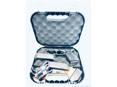 Glock 19M Semi-Auto Pistol 9mm with 3 mags and hard case.