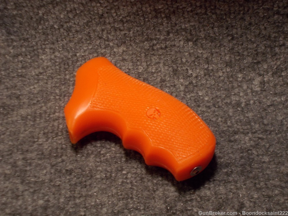 Custom Checkered Grip Taurus Raging Hunter Orange-img-3