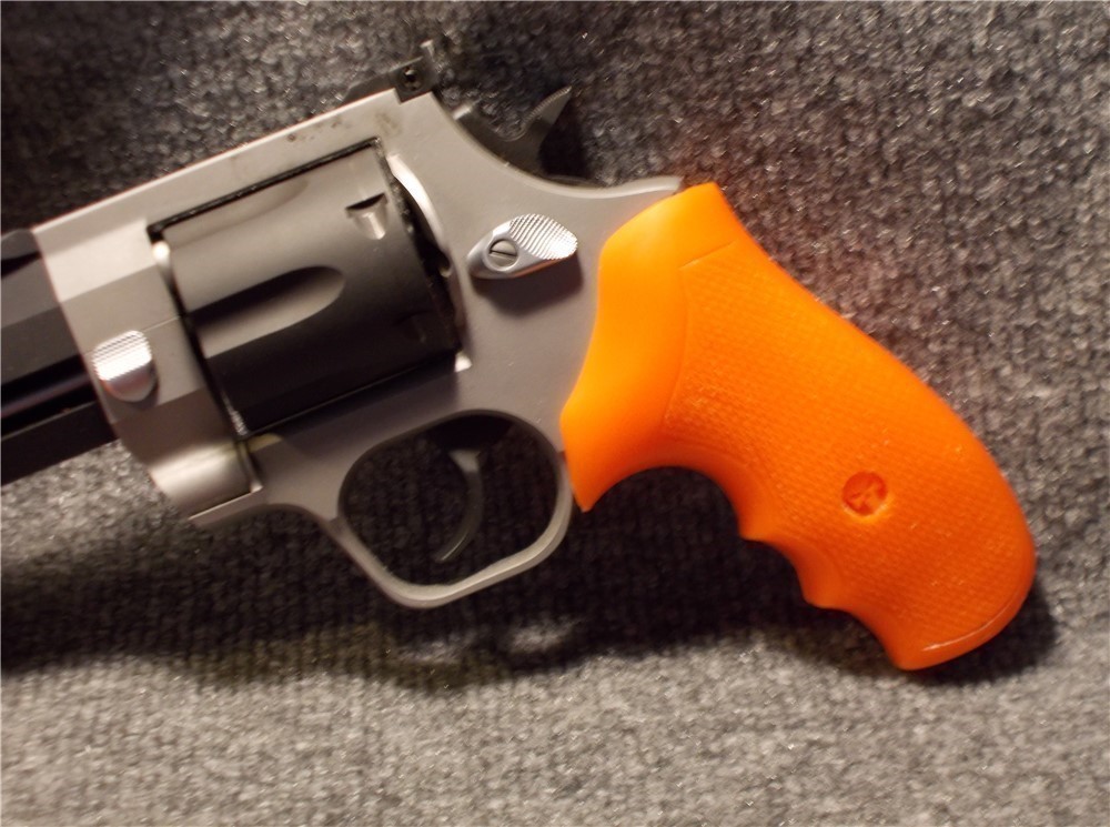 Custom Checkered Grip Taurus Raging Hunter Orange-img-0