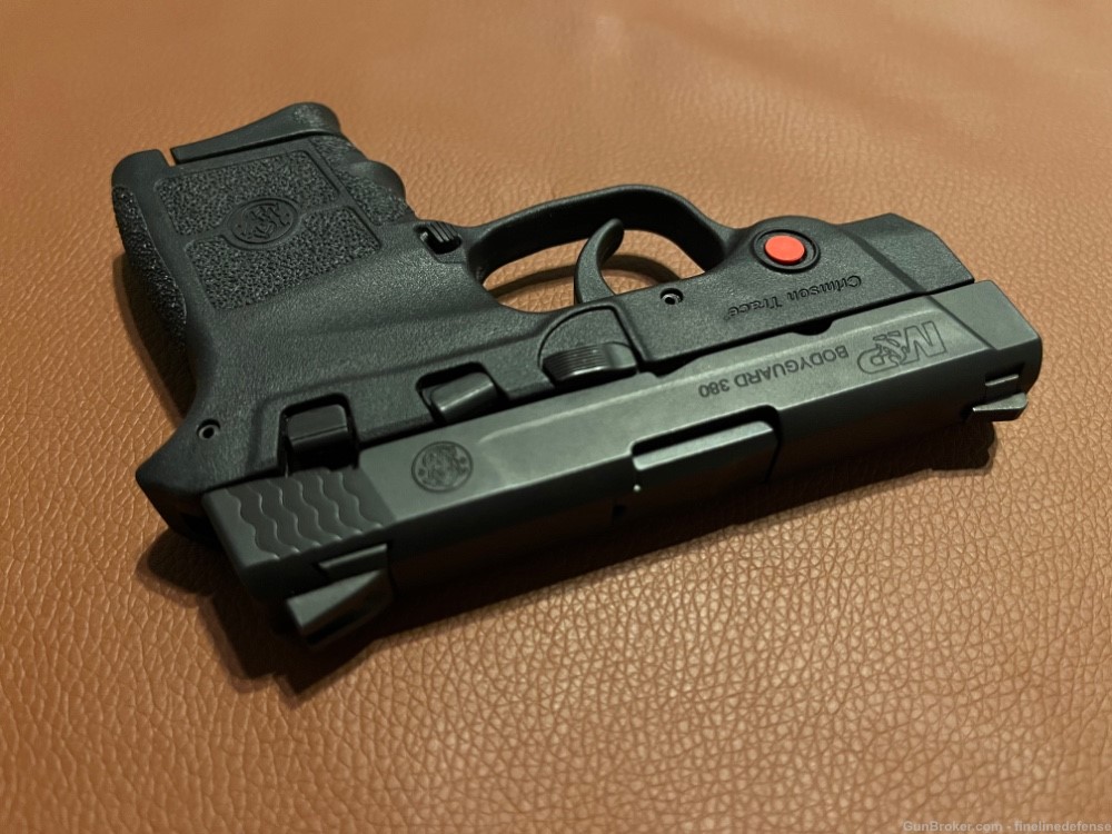 Smith & Wesson Bodyguard .380 with Crimson Trace Laser Two Magazines -img-2