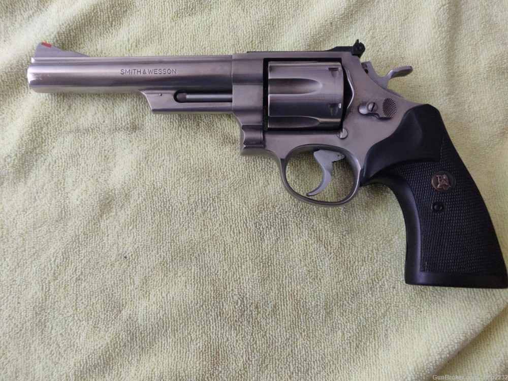Smith & Wesson 44 MAGNUM Model 629-1 revolver-img-1