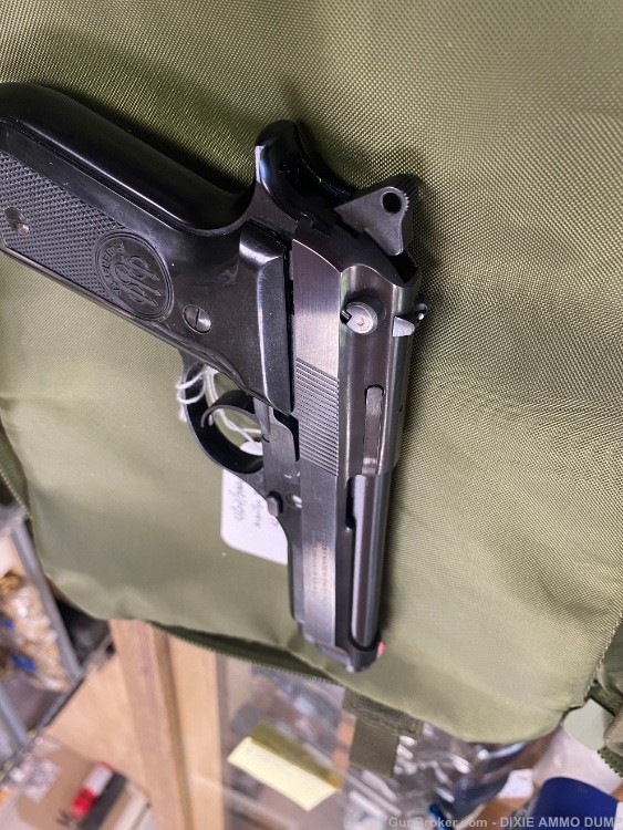 Beretta 92 S Italian 9 mm with 5-15 rd magazines , soft case -img-3