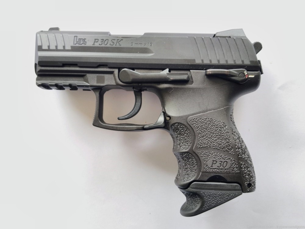 Heckler & Koch P30SK 9mm Pistol with Case and Extra Magazine-img-0