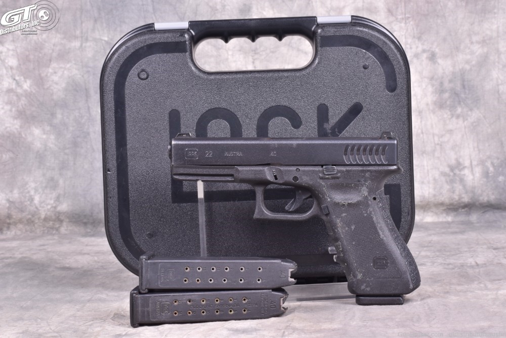 Glock 22 RTF2 .40 S&W with three magazines-img-0