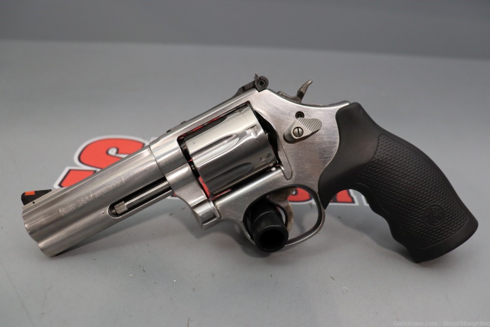 Smith & Wesson Model 686-6 (7-Shot) .357 Mag 4" w/Box -img-1