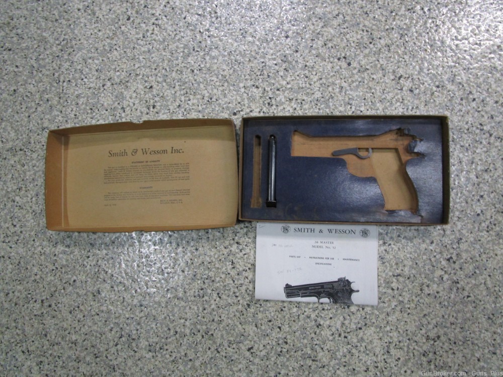 RARE Smith and Wesson 52 No Dash 38 Special semi auto pistol original box-img-11