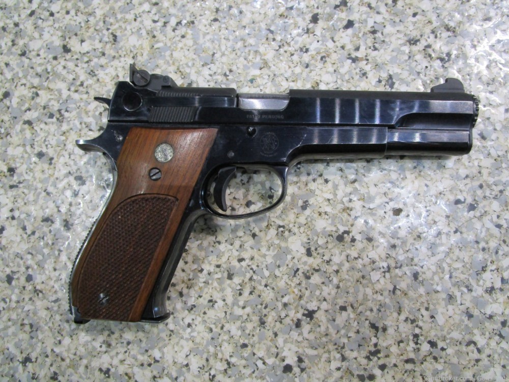 RARE Smith and Wesson 52 No Dash 38 Special semi auto pistol original box-img-2
