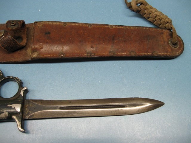 US WWII EVERITT KNUCKLE KNIFE w/ WESTERN SCABBARD-img-2