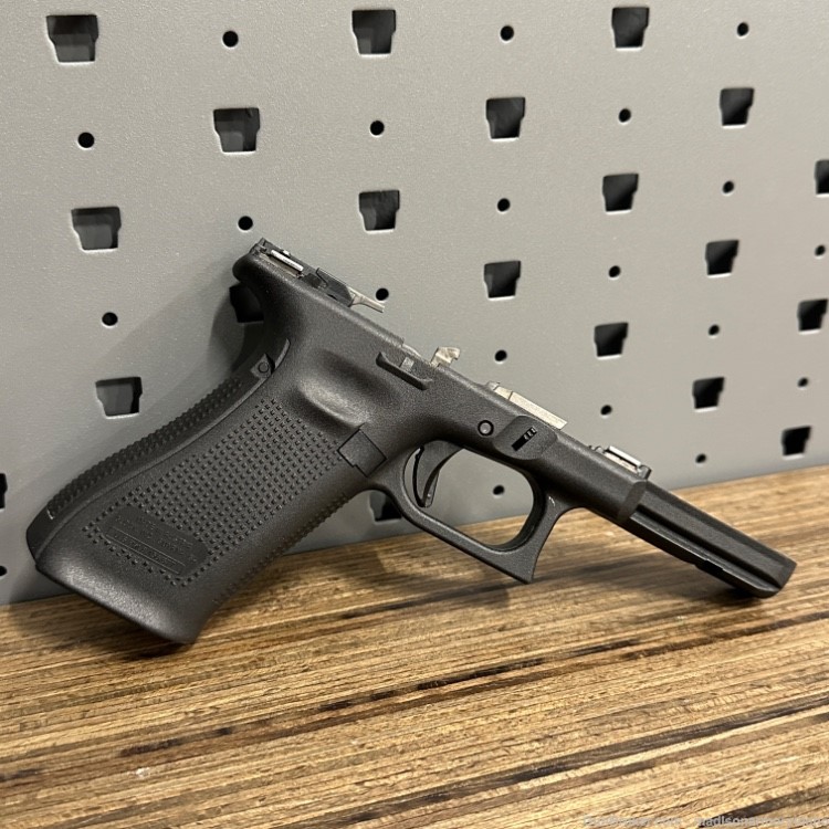 Glock 17 Gen 5 Frame 9mm Penny Auction Clean - Must Read -img-5