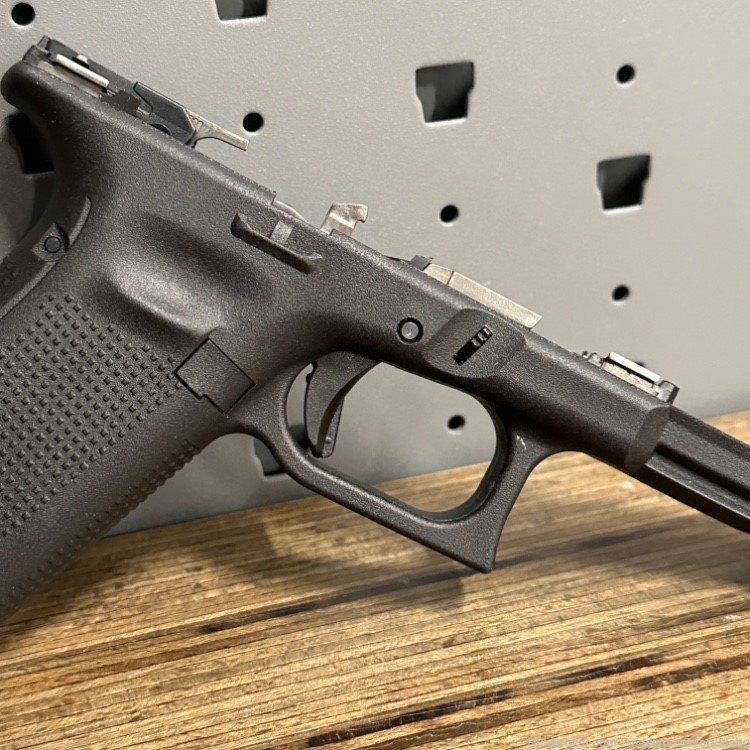 Glock 17 Gen 5 Frame 9mm Penny Auction Clean - Must Read -img-8