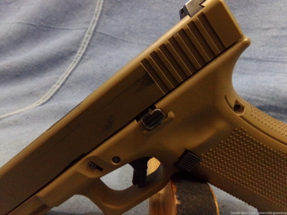 Glock 19x, 9mm w/ 3 mags -img-16
