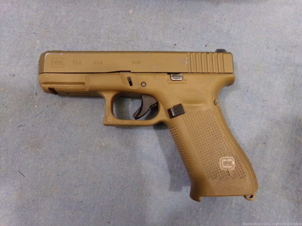 Glock 19x, 9mm w/ 3 mags -img-4
