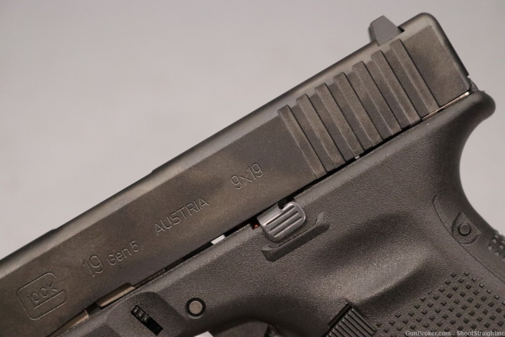 Glock 19 GEN5 9mm 4.01" w/ Box - NEW --img-31