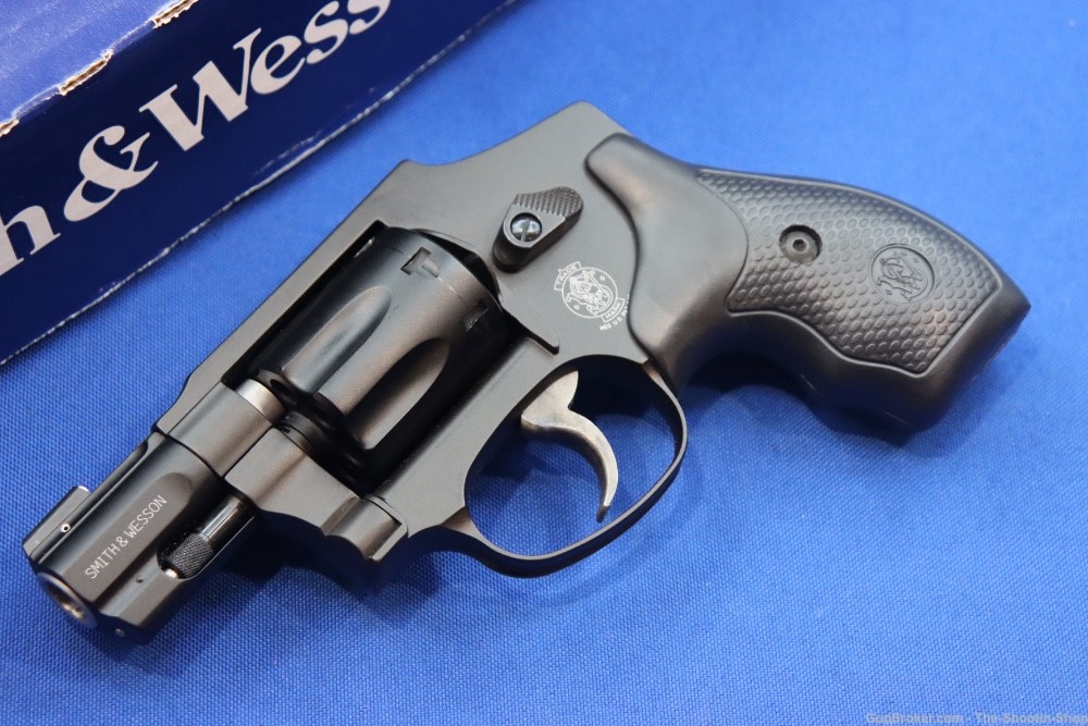 Smith & Wesson S&W Model M351C Revolver AIRWEIGHT 22MAG 22 MRF 351C 103351-img-1