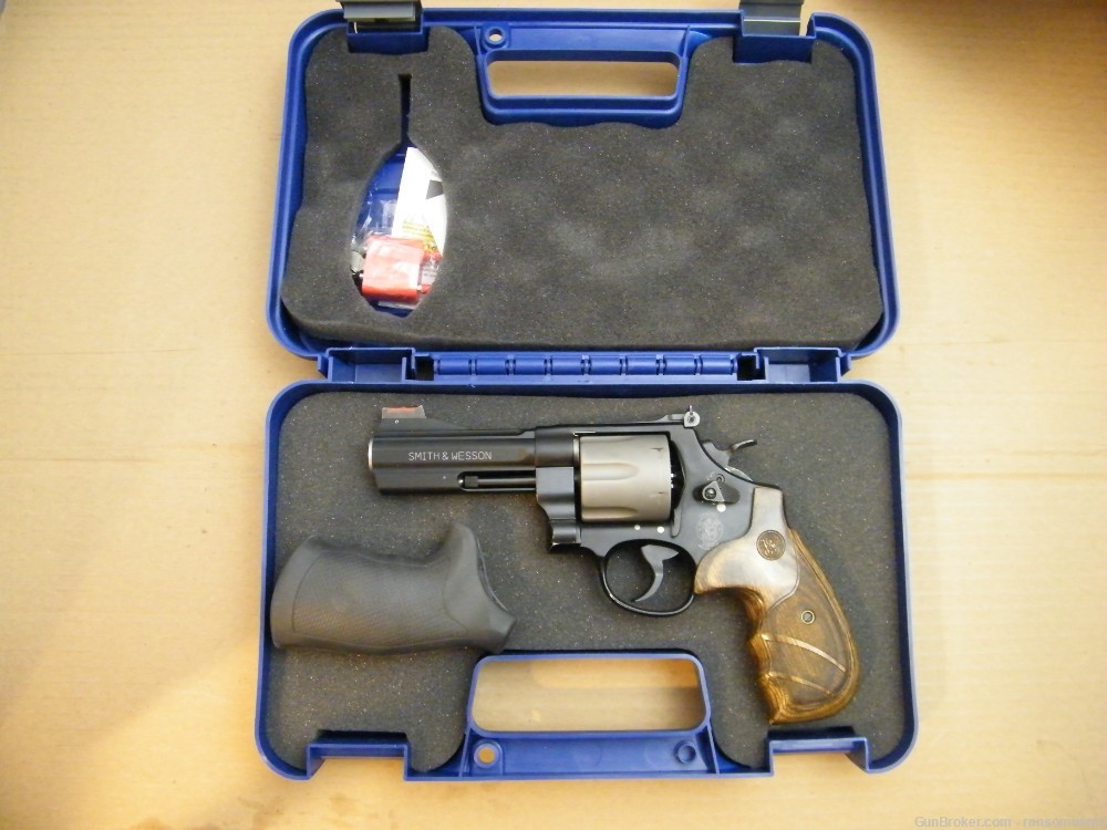 Smith and Wesson 329PD .44 Mag 4" AirLite 163414-img-0